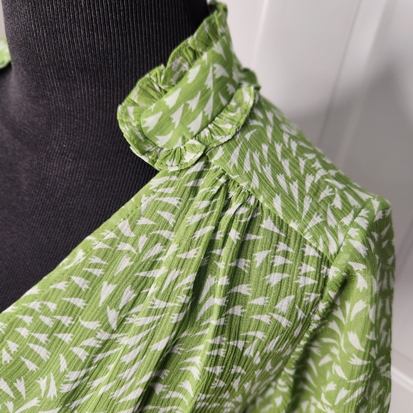 Banana Republic Green and White Scalloped Collar and Puff Sleeves Sheer  Size XS - Picture 4 of 6